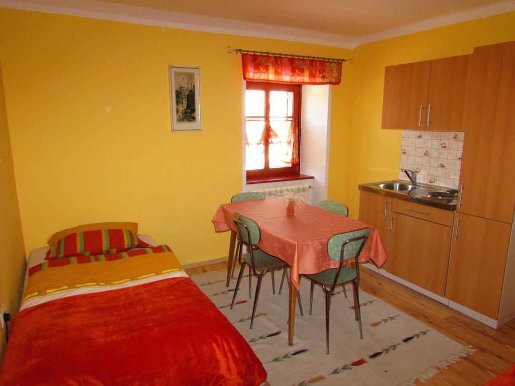 Tourist Farm Dujceva Domacija Villa Vremski Britof Ruang foto